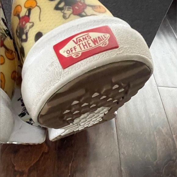Vans X Disney Mickey Mouse Ultra Range First Edition Men’s 9.5 - Picture 5 of 12